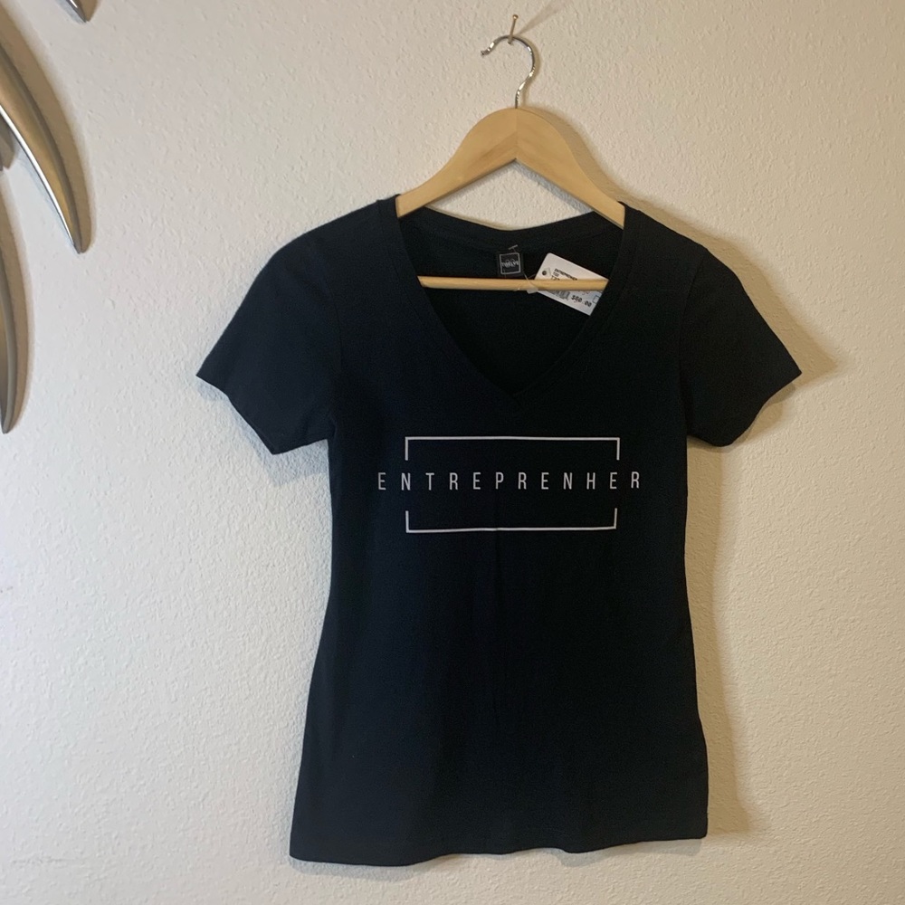 NWT black V neck “ENTREPRENHER” T-shirt